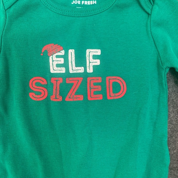 🌟3/$15🌟 Joe Fresh Cotton Christmas Graphic Bodysuit Size 6-12 M - Picture 7 of 8